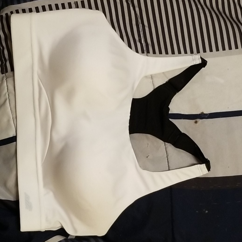 Bra says 36D but I think it's a 34C i